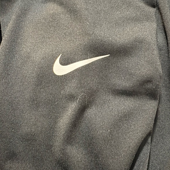 Woman’s Nike Pro Thermal Dri-FIT Long Sleeve Crew Top with Thumbholes. Size L - Picture 9 of 13